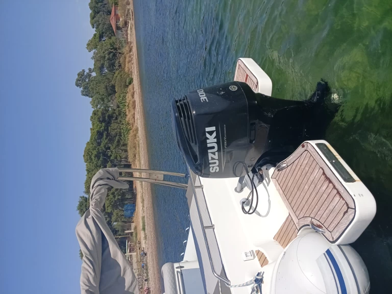 Hire RIB Asso with a boat licence