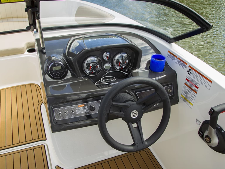 Yacht charter Altea - Bayliner VR6 OB on SamBoat