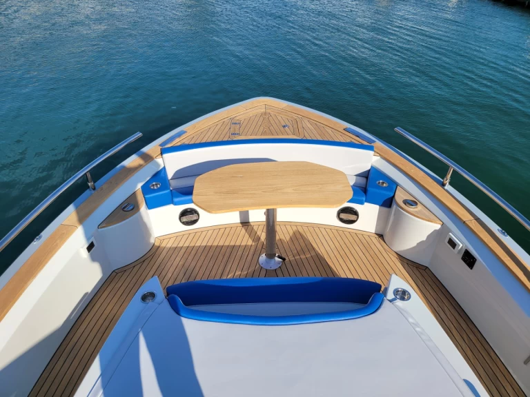 Motorboat to hire Sorrento at the best price