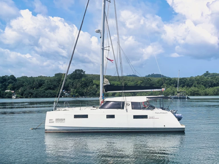 Hire Catamaran Nautitech with a boat licence