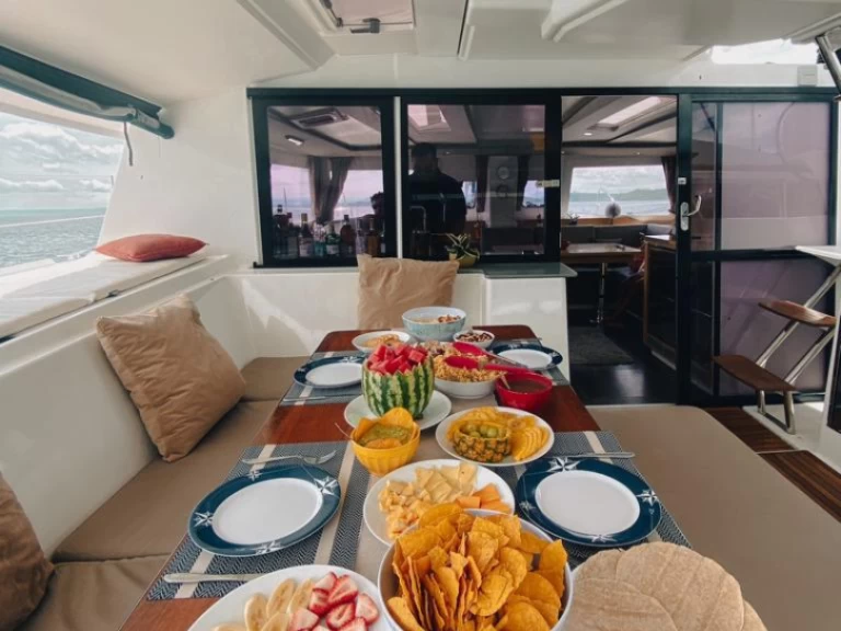 Hire Motorboat Fountaine Pajot with a boat licence