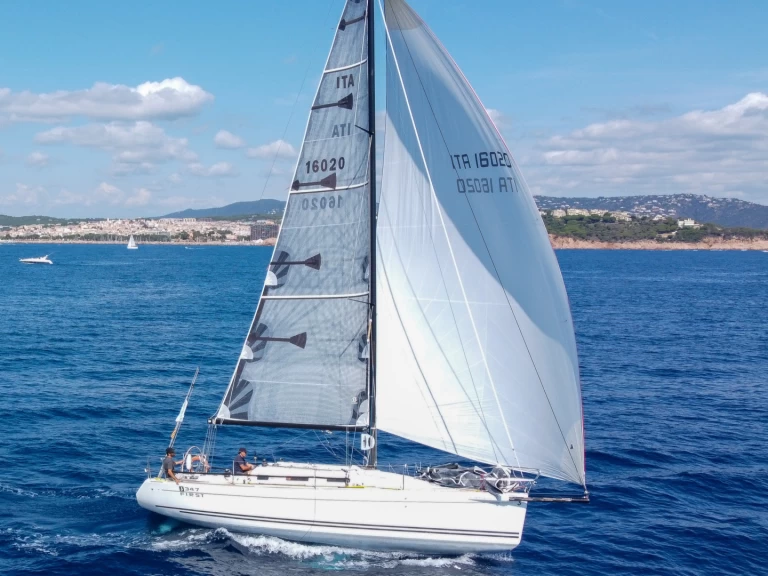 Hire a Bénéteau First 34.7 Port de Palamós