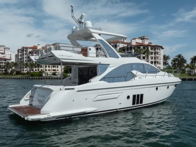 Hire a Azimut Azimut 50 Fly Miami