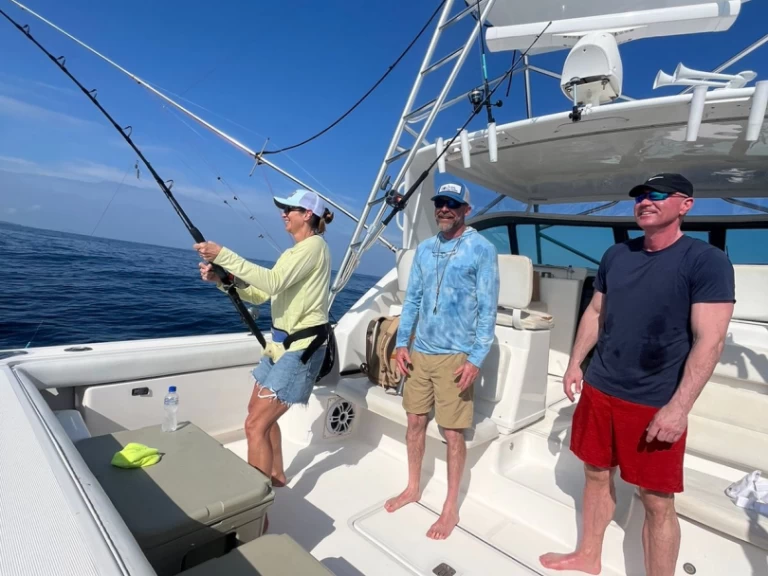 Hire Motorboat Tiara with a boat licence