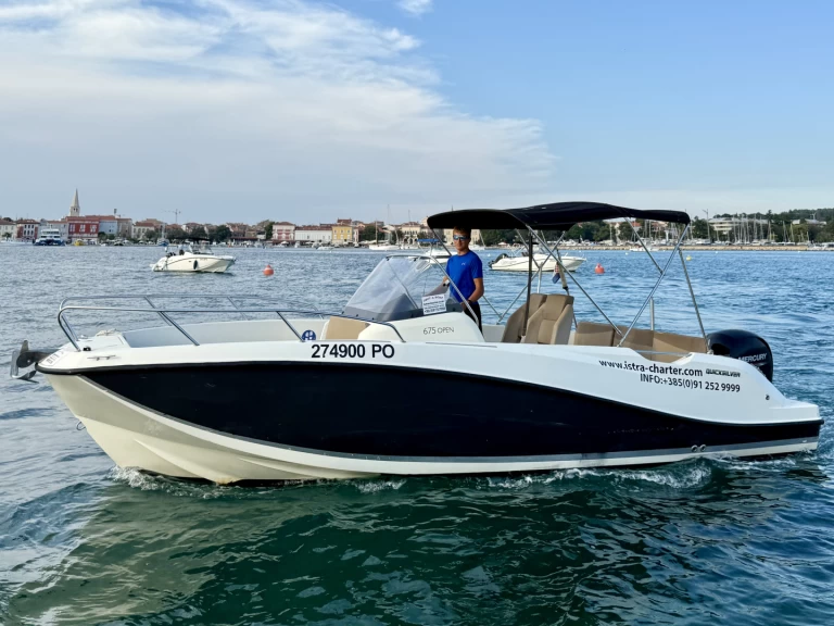 Hire Motorboat Quicksilver with a boat licence