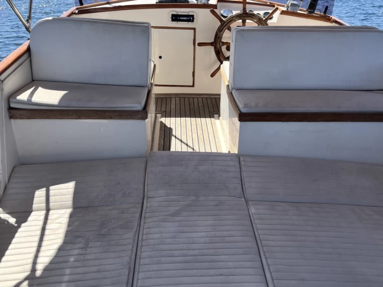 Charter a Grand Banks Grand Banks 36 Classic in Palma de Mallorca on Samboat