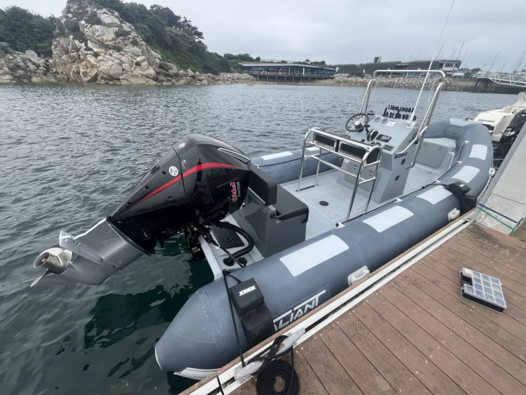 Hire RIB with or without skipper Valiant Roscoff