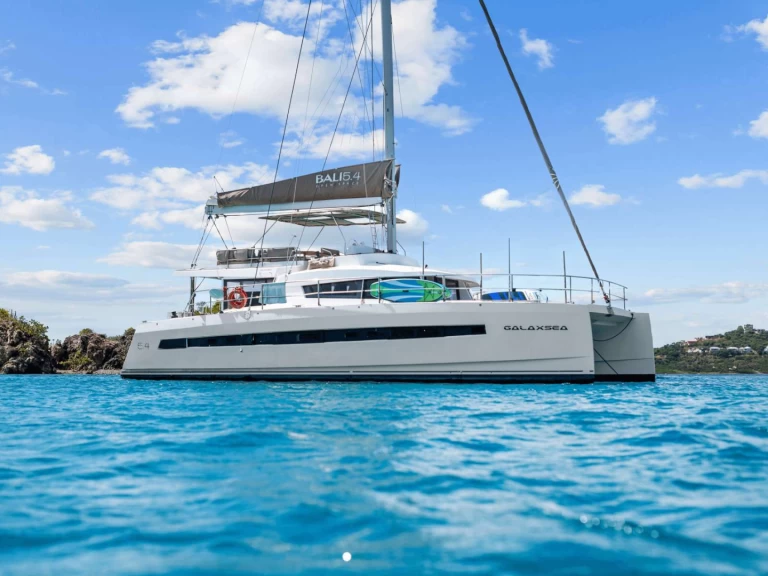 Hire Luxury Yacht Bali with a boat licence