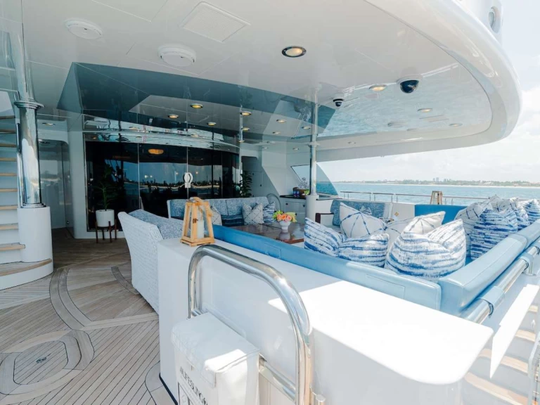 Charter a Trinity TCB in Bahamas on Samboat