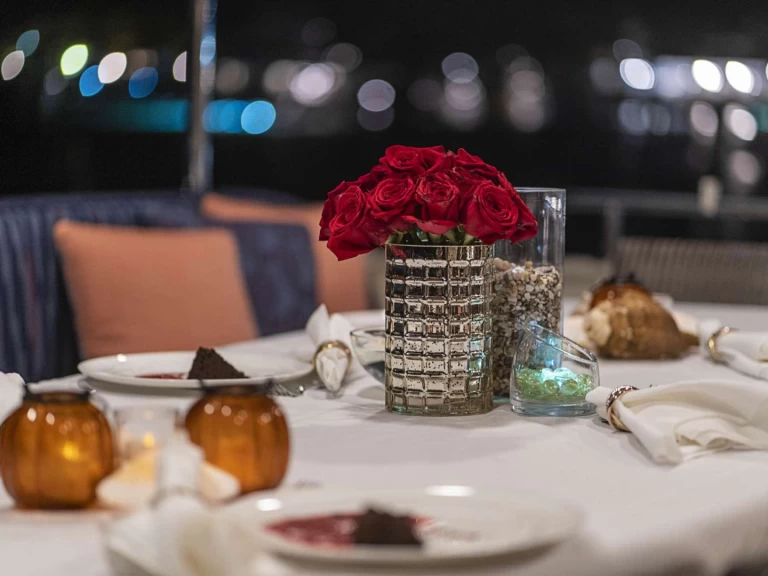 Luxury Yacht to hire State of Florida at the best price