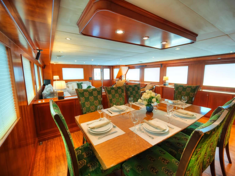 Hire a Custom VOYAGER Valletta