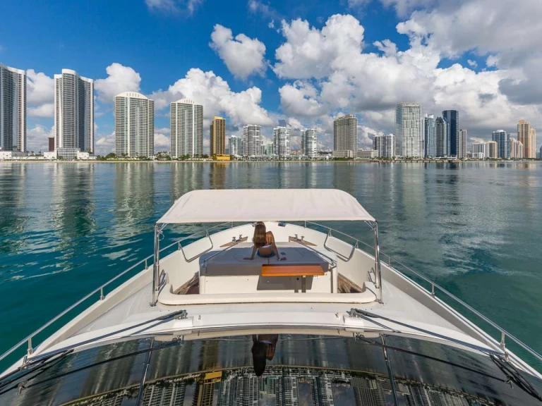 Hire a  Dominator S.r.l GOLDEN 3 Miami