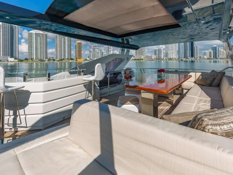 Yacht hire Miami cheap GOLDEN 3