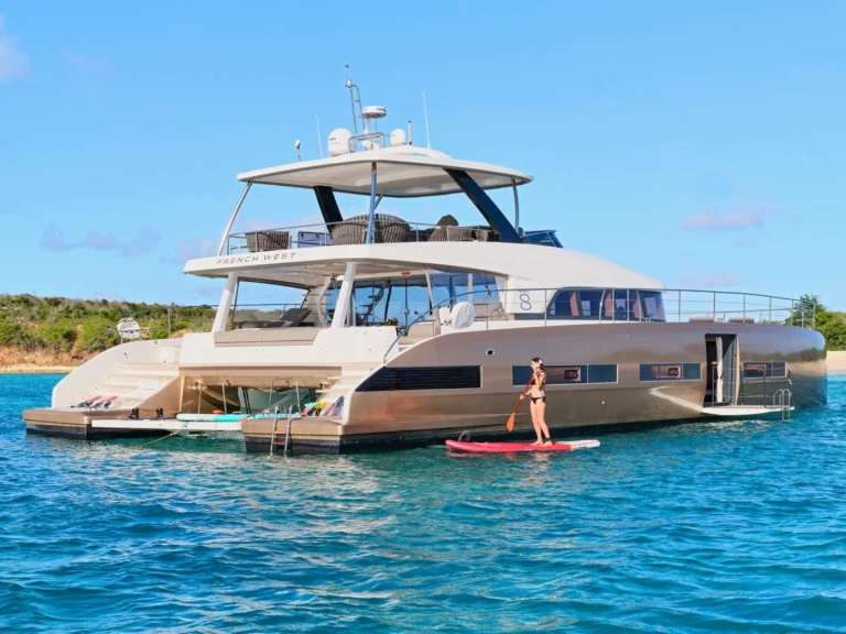 Hire Luxury Yacht Lagoon with a boat licence