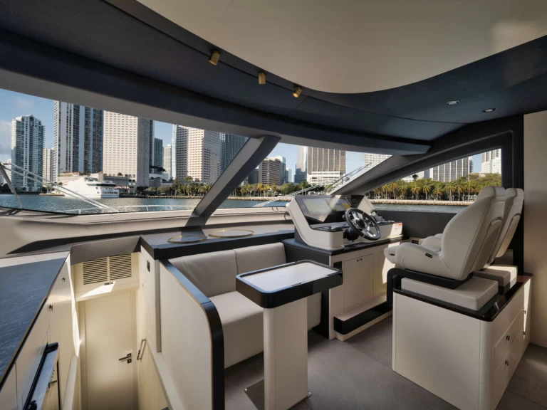 Hire Luxury Yacht Azimut with a boat licence