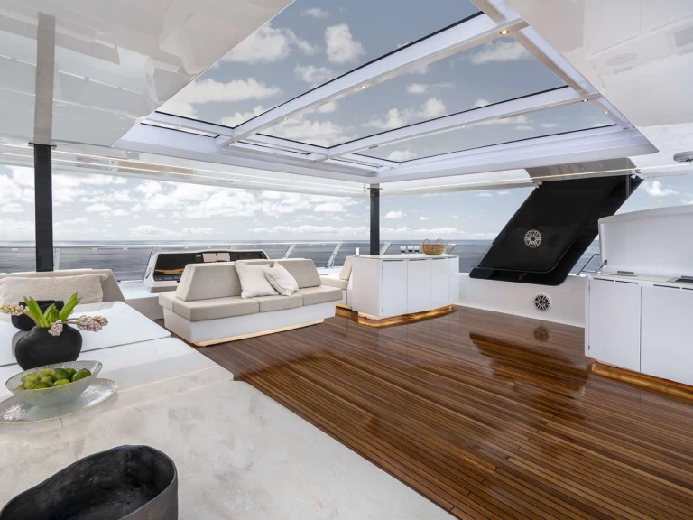 Hire a Sunreef MANTA Naples
