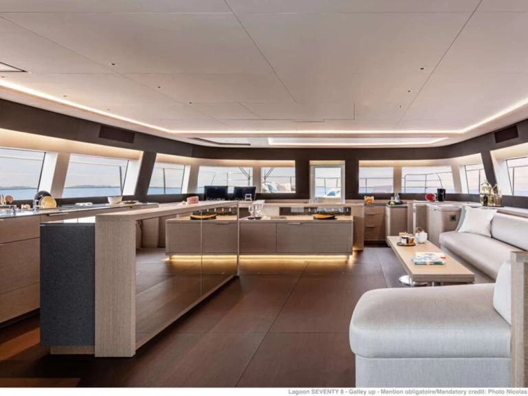 Hire Luxury Yacht Lagoon with a boat licence