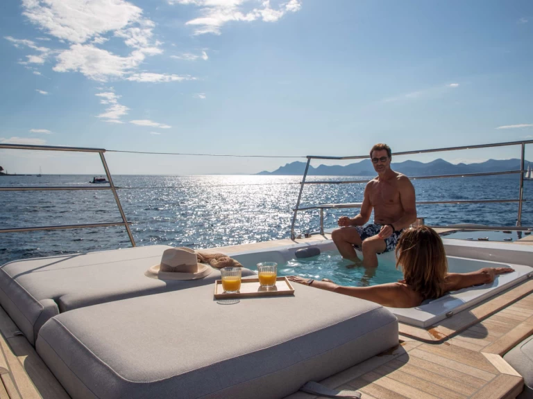 Yacht hire Athens cheap CHRISTAL MIO 80 
