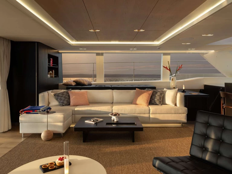 Hire Luxury Yacht Sunreef with a boat licence