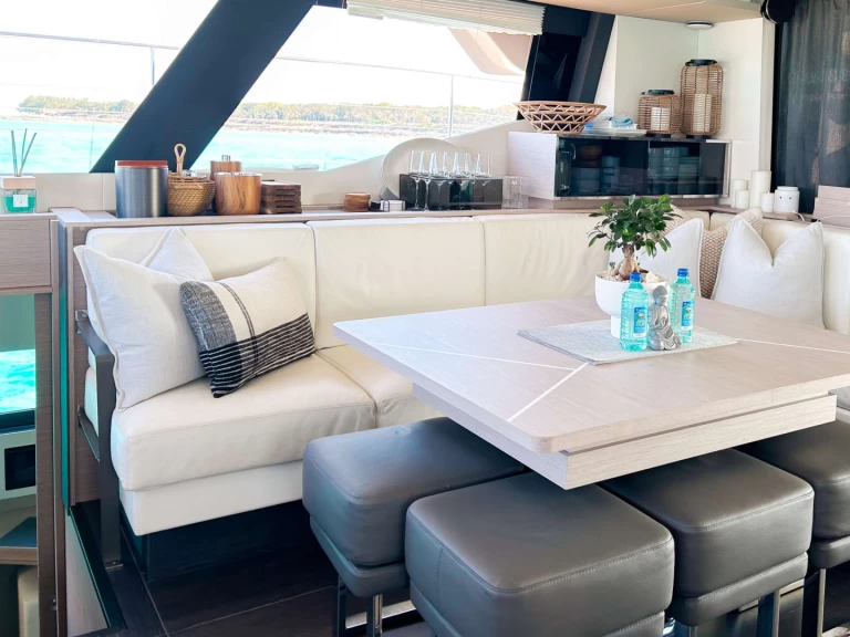 Charter a Fountaine Pajot PRINCESS MILA in Nassau on Samboat