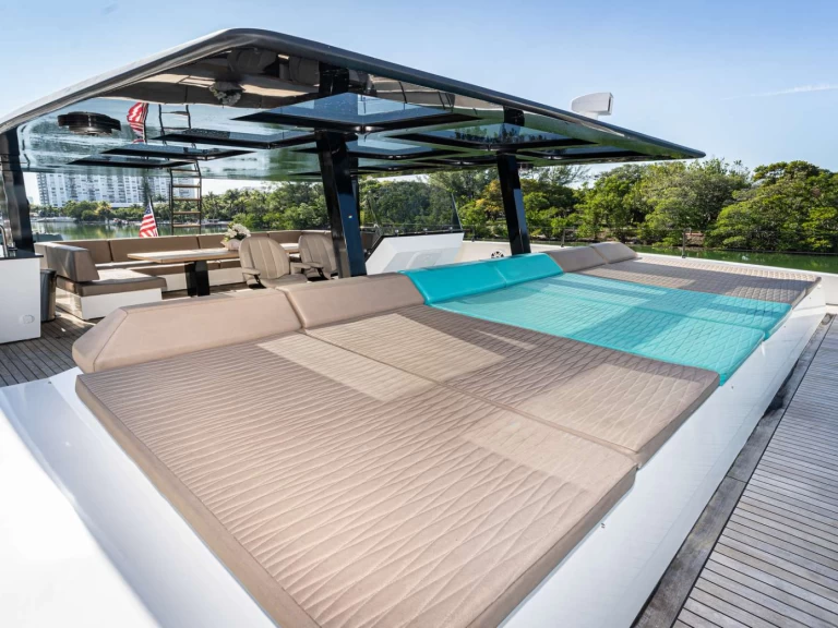 Hire a Sunreef ISLAND MAJESTY Miami