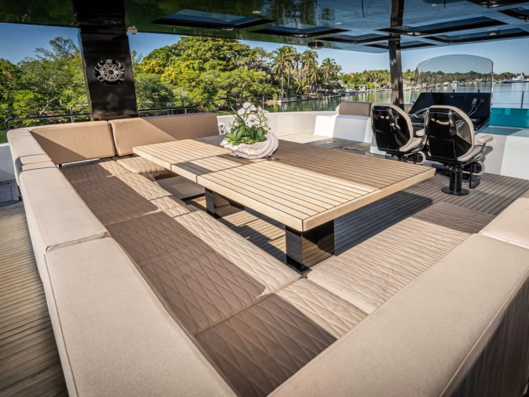 Yacht hire Miami cheap ISLAND MAJESTY