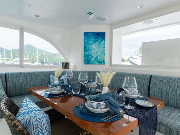 Horizon MUCHO GUSTO charter bareboat or skippered in  Nassau