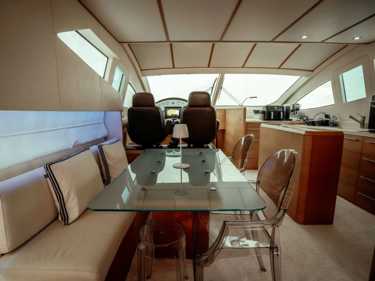 Hire Luxury Yacht Aicon with a boat licence