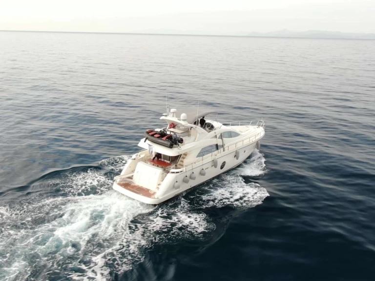 Luxury Yacht to hire Athens at the best price