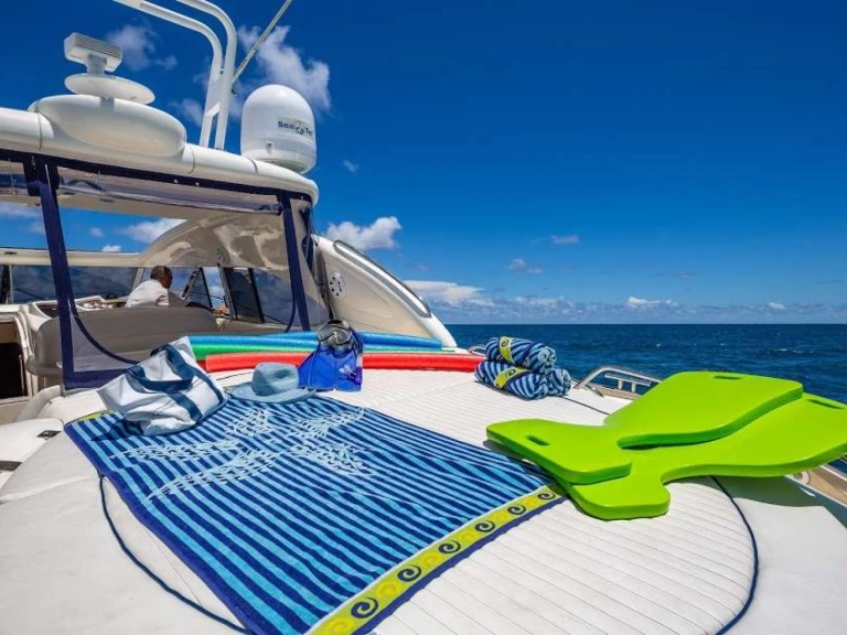 Luxury Yacht hire in Miami - Sunseeker Nauttia