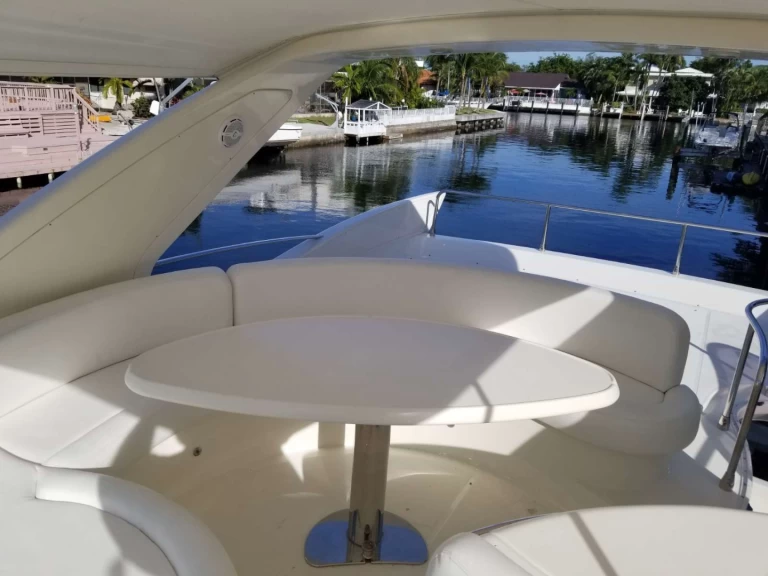 Hire Luxury Yacht Azimut with a boat licence