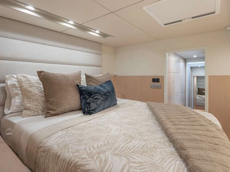 Luxury Yacht to hire British Virgin Islands (BVI) at the best price