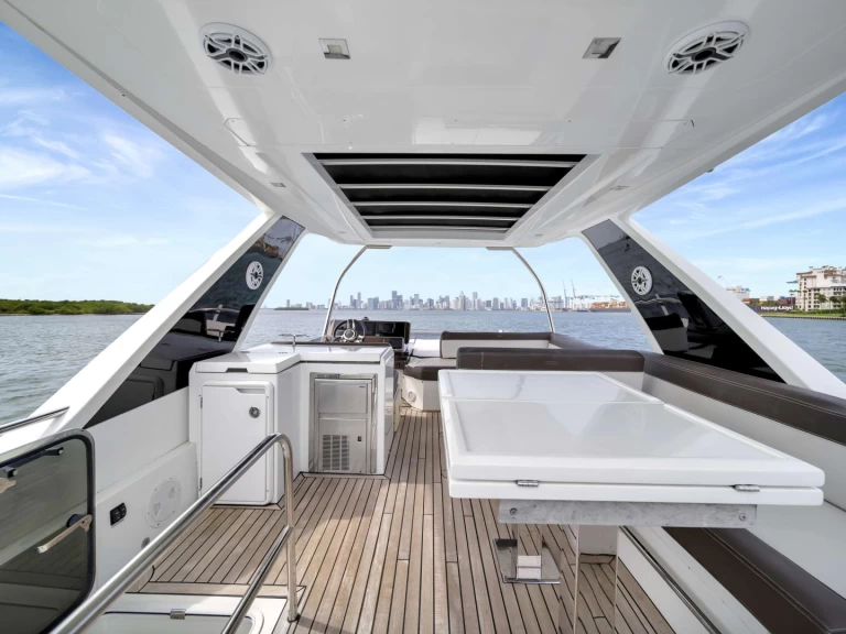 Yacht hire Miami cheap Infinity