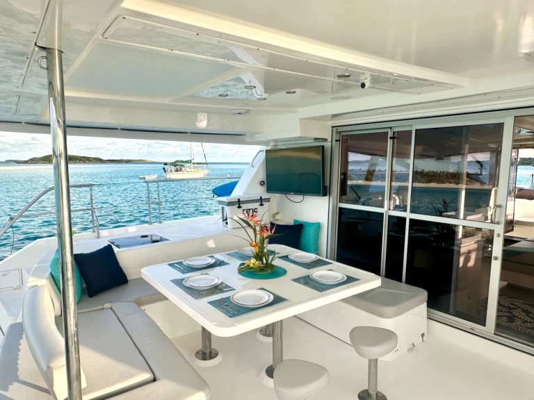 Hire Luxury Yacht with or without skipper Robertson and Caine Bahamas