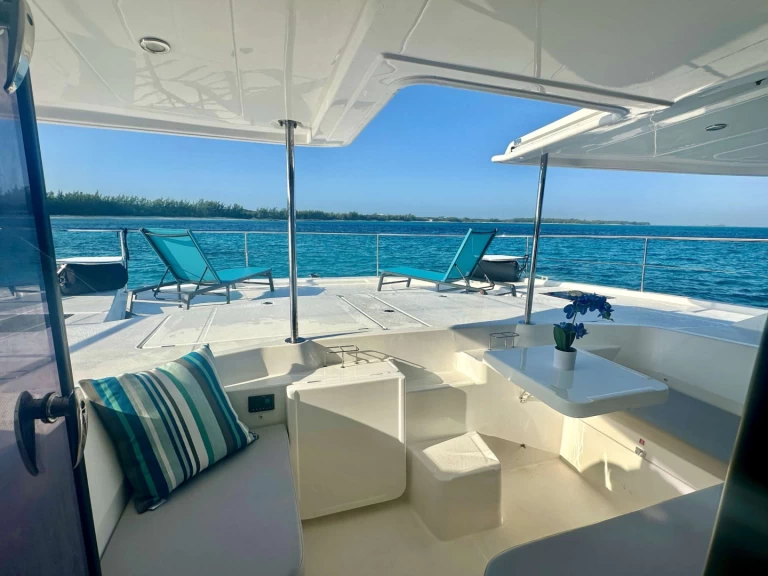 Hire Luxury Yacht Robertson and Caine with a boat licence
