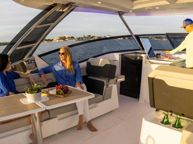 Luxury Yacht hire in Port Fréjus - Aquila Selesticat