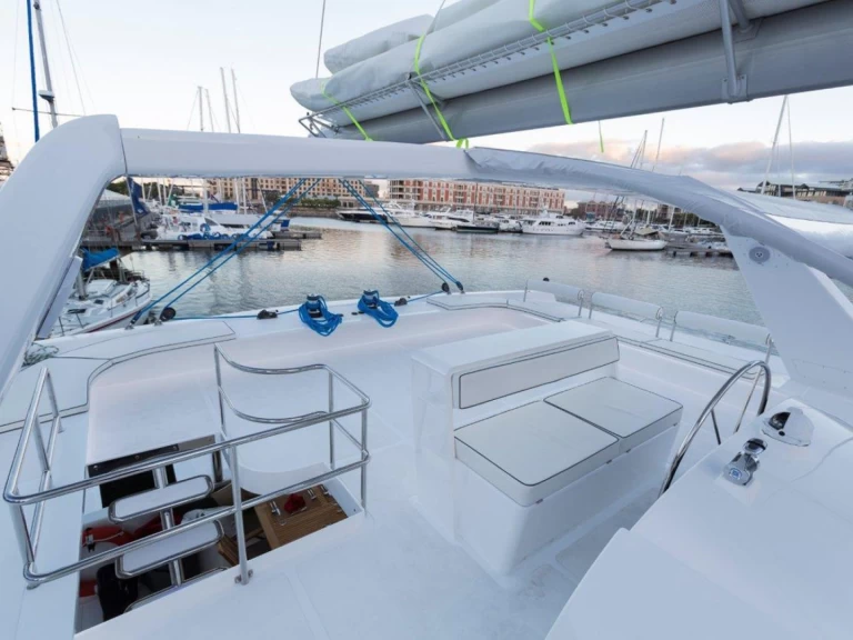 Hire Luxury Yacht Matrix Yachts with a boat licence