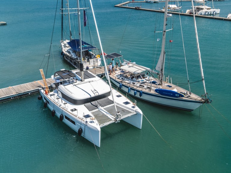 Catamaran to hire Lefkáda at the best price