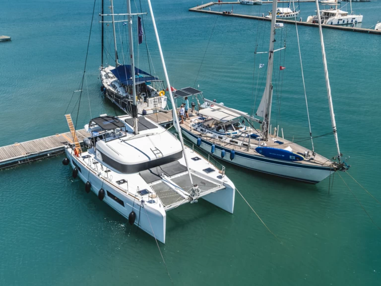 Catamaran to hire Lefkáda at the best price