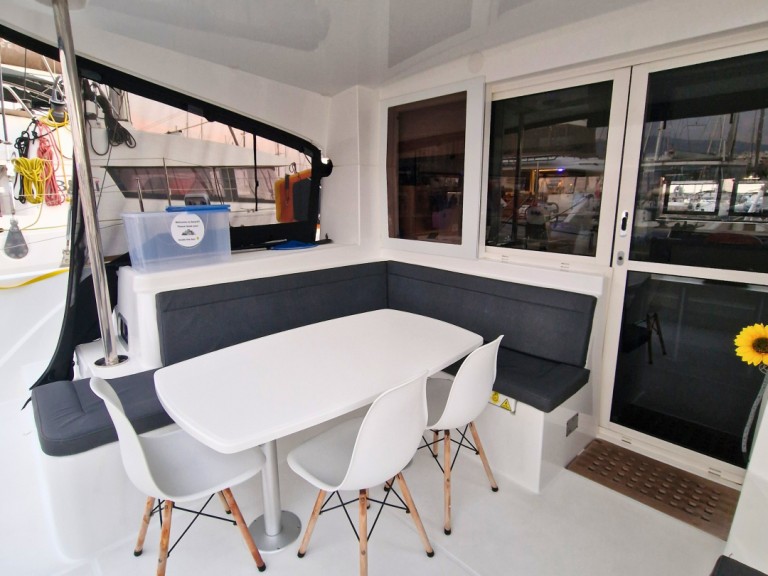 Hire Catamaran Lagoon with a boat licence