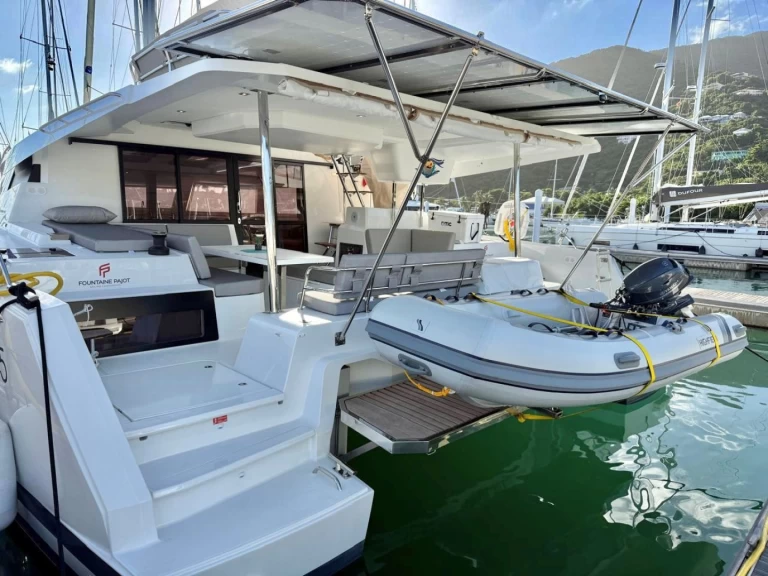 Hire Catamaran Fountaine Pajot with a boat licence