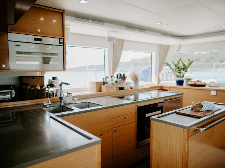 Hire Luxury Yacht with or without skipper Lagoon British Virgin Islands (BVI)