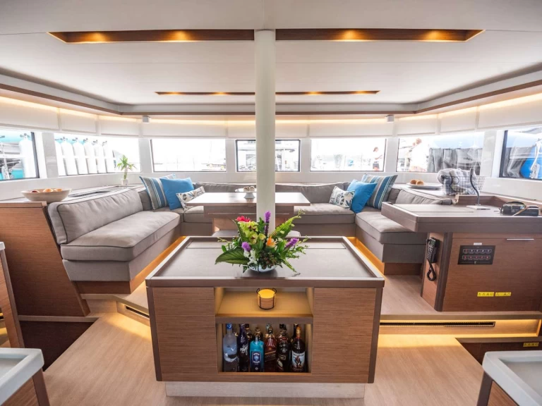 Charter a Lagoon SCUBA DOO  in Tortola on Samboat