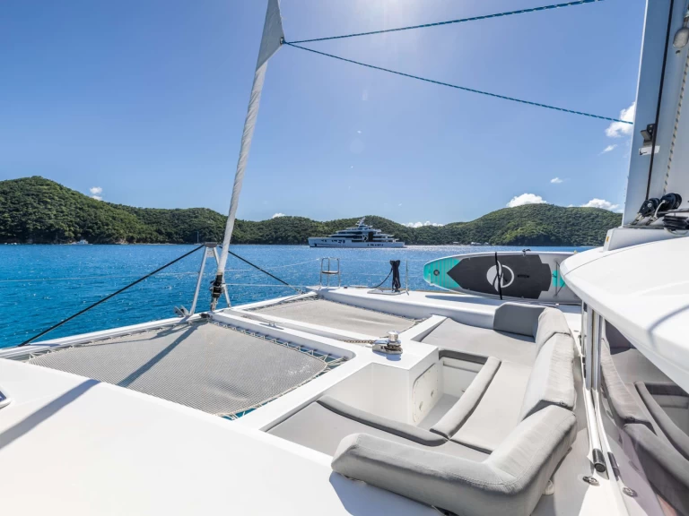 Hire Luxury Yacht Lagoon with a boat licence