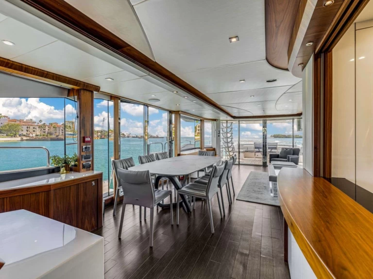 Hire Luxury Yacht with or without skipper Sunseeker Miami