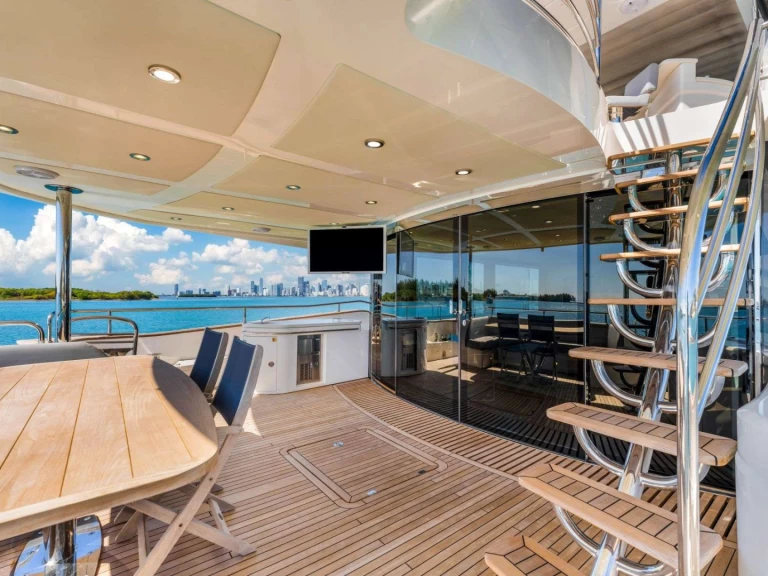 Luxury Yacht to hire Miami at the best price