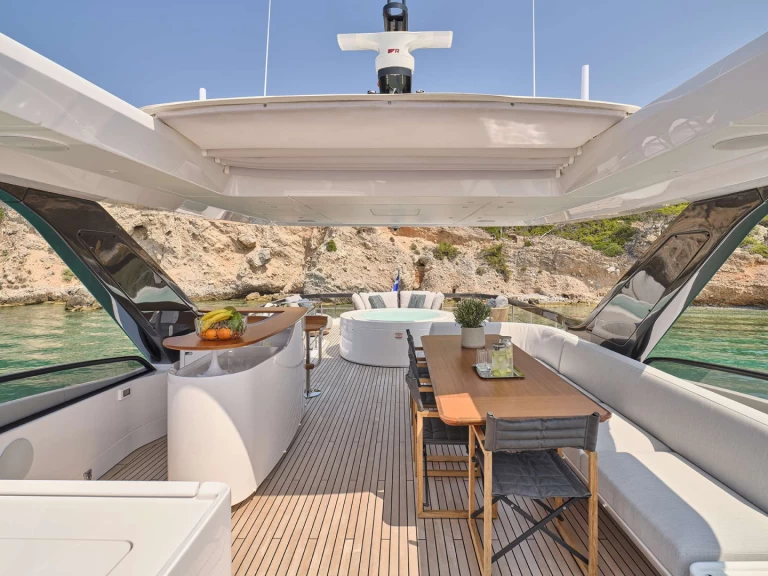 Hire Luxury Yacht Azimut with a boat licence