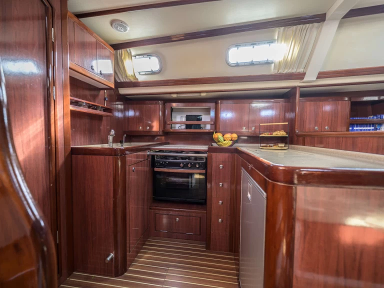 Yacht charter Athens - Ocean Yachts MYTHOS on SamBoat