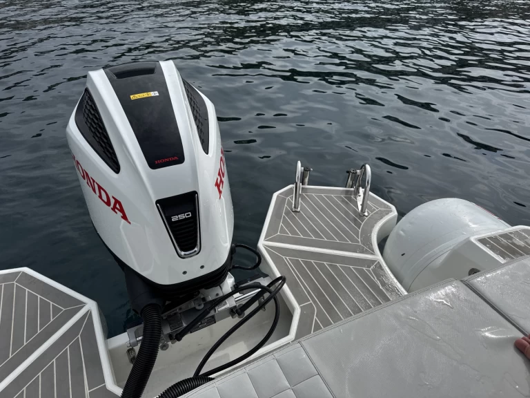 Charter a 4XC HA27 in Roses on Samboat