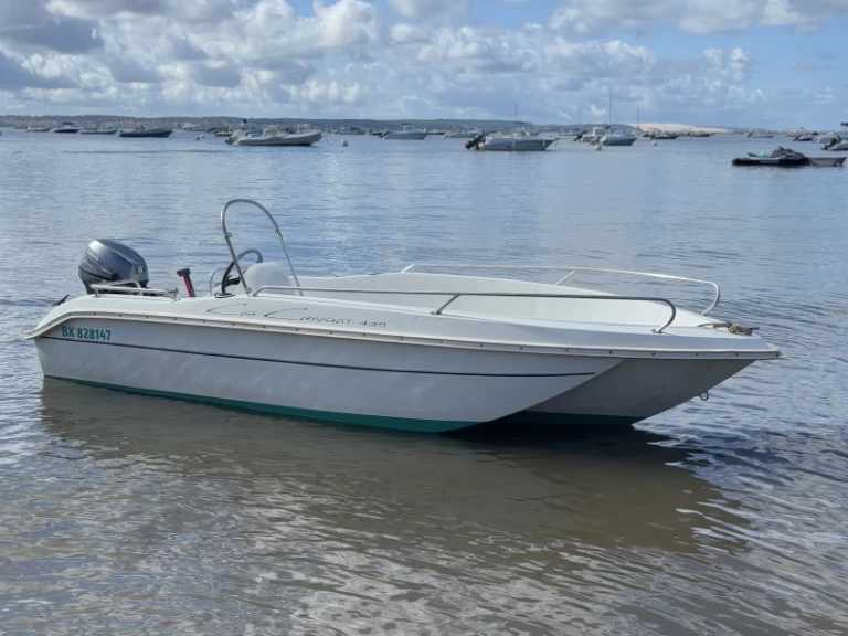 Hire a Jeanneau Cap 425 Grand Piquey